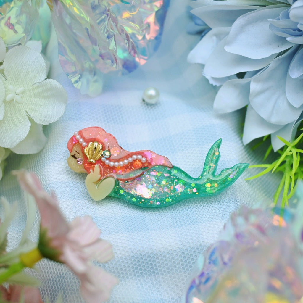 Ariel Mermaid Brooch (3cm pin) Clam shell