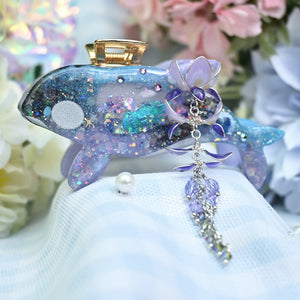 Wisteria Orca Hair Huggie III (5.5cm claw) - Dancing Heart | Blue Glow