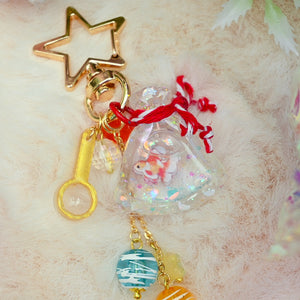 Goldie scoop charm (blue/orange)