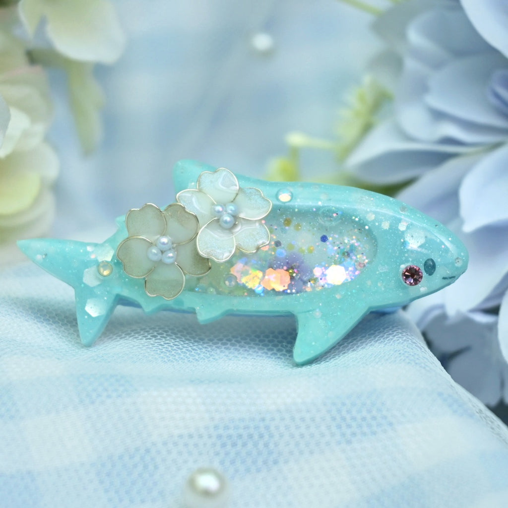 Smol Shark Hairclip (5cm, Wireart) - Blue, right side